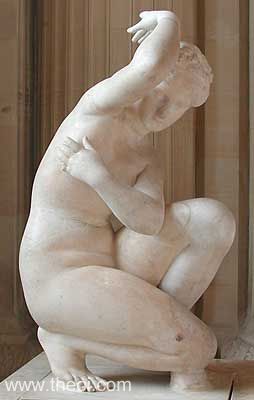 Crouching Aphrodite | Greco-Roman marble statue | Musée du Louvre, Paris