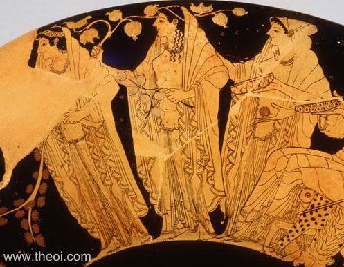 Horae goddesses of the seasons | Athenian red-figure kylix C5th B.C. | Antikensammlung