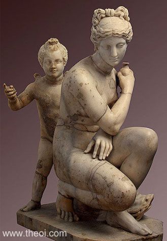 Aphrodite accroupie & Eros | Greco-Roman statue