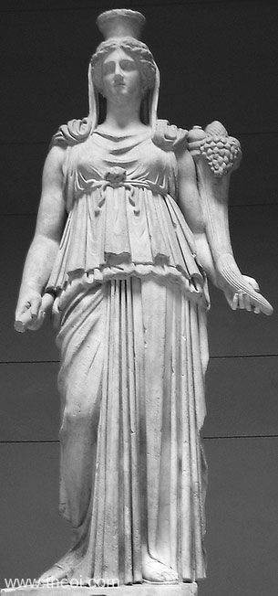 Tyche | Greco-Roman marble statue | Altes Museum, Berlin